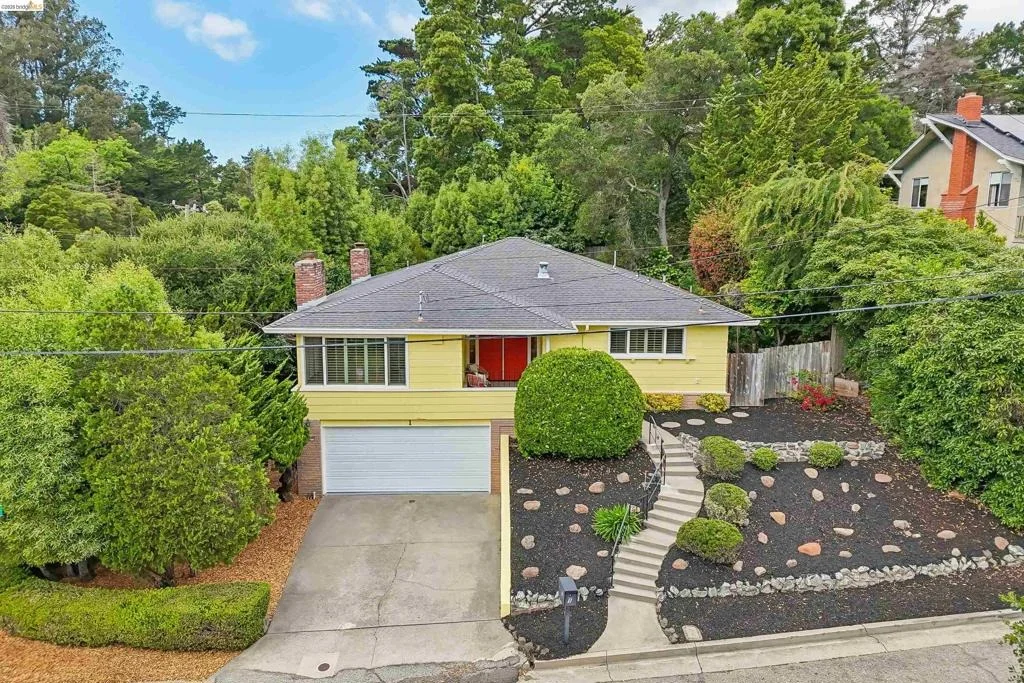 Photo of 1 Woodcrest Cir