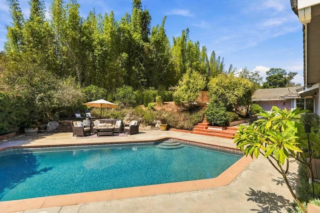 Photo of 919 Valley Dr
