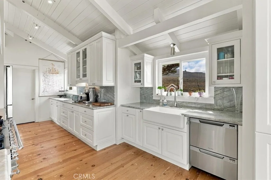 Photo of 2460 Bayview Heights