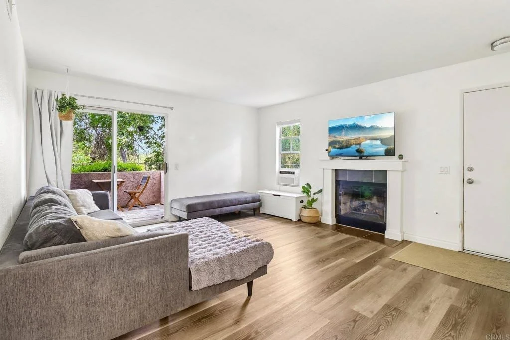 Photo of Unit B at 5070 Via Manos