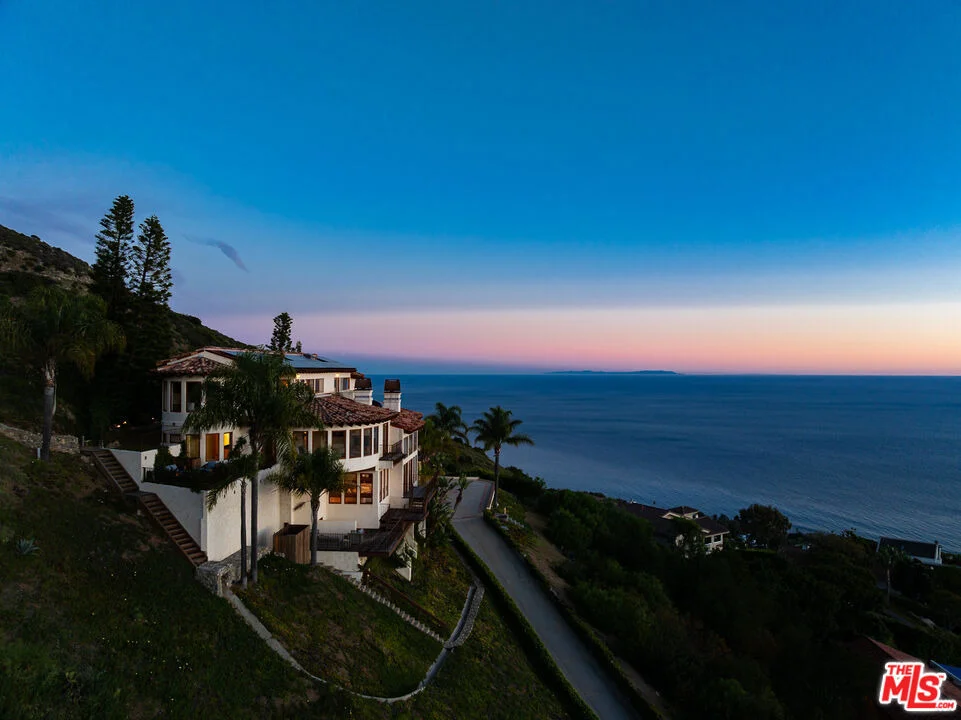 Photo of 4240 Avenida De La Encinal