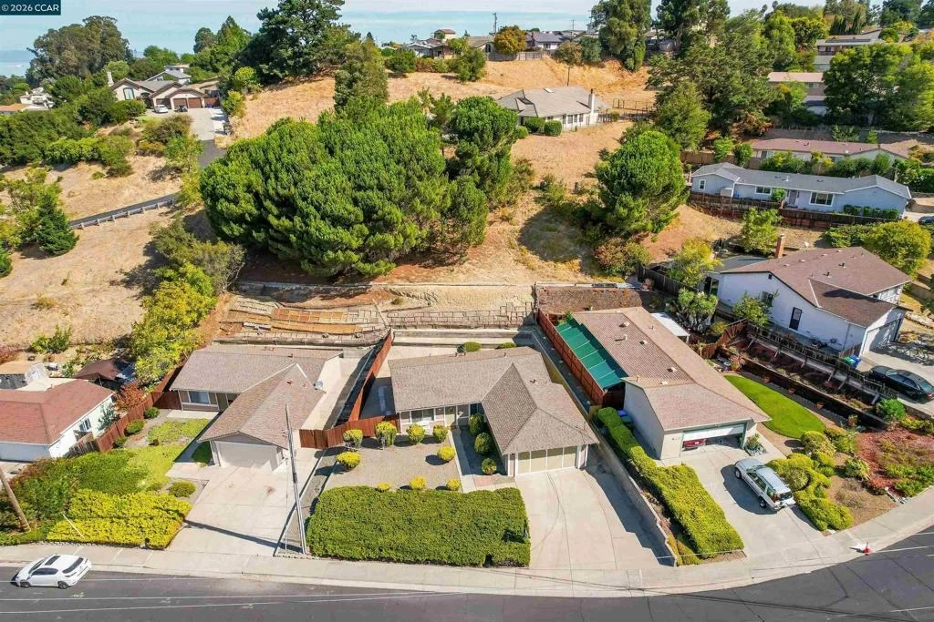 Photo of 2506 Henry Ave