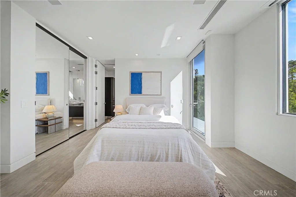 Photo of 9459 Beverly Crest
