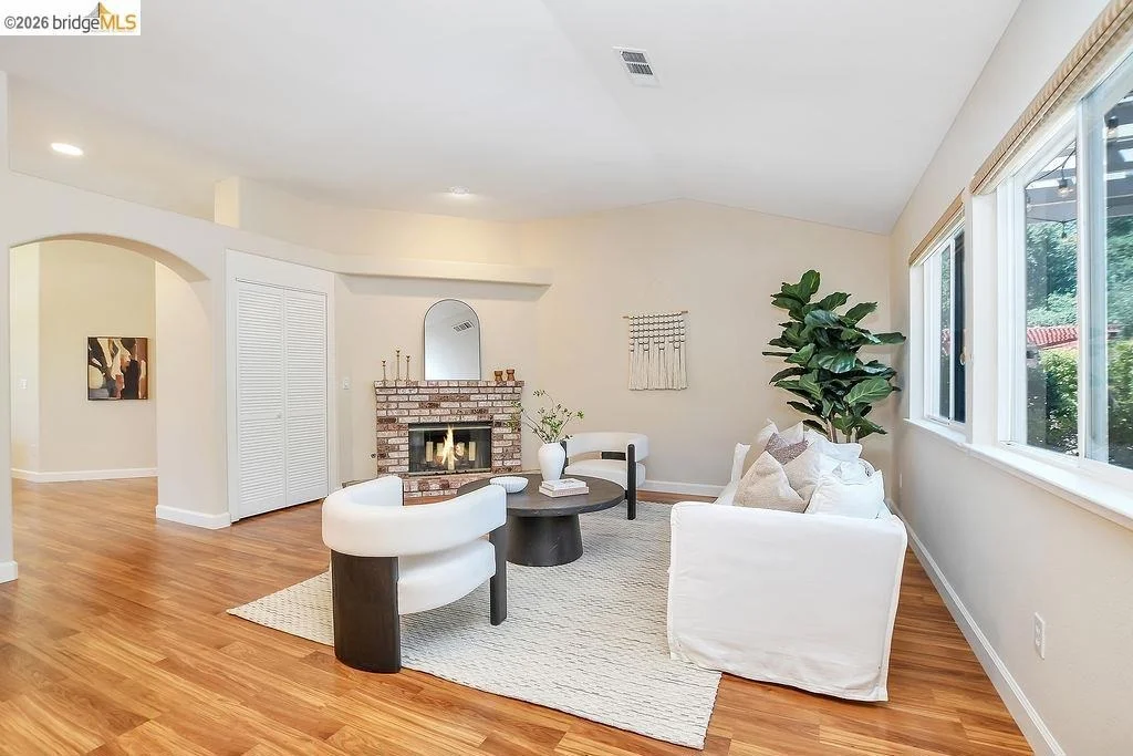 Photo of 54 Janin Pl