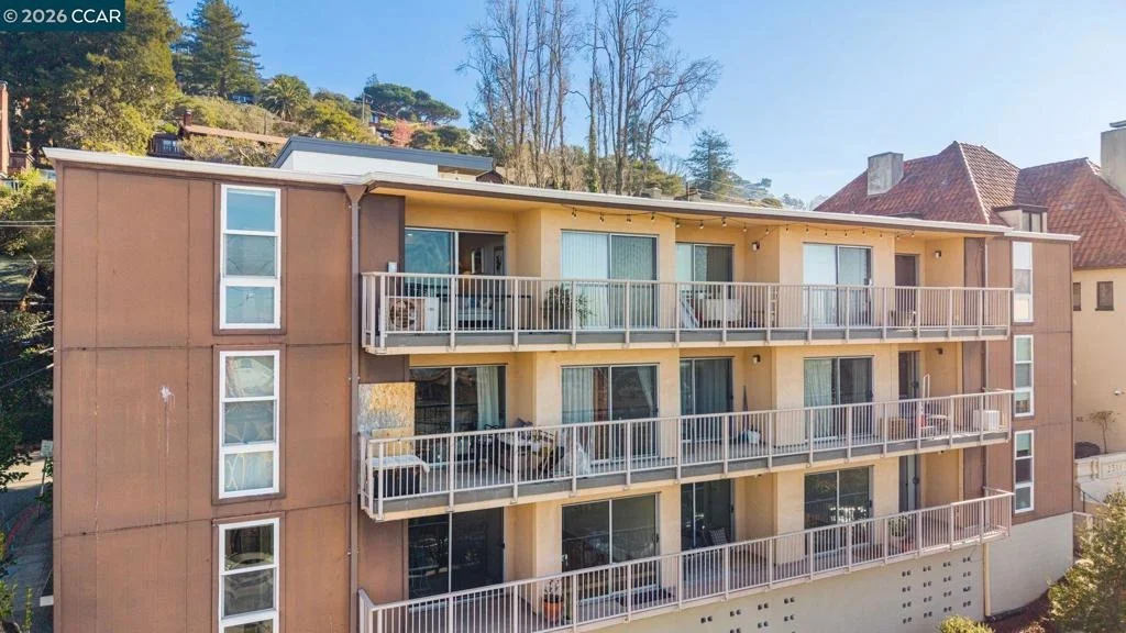 Photo of Unit 304 at 2 Panoramic Way