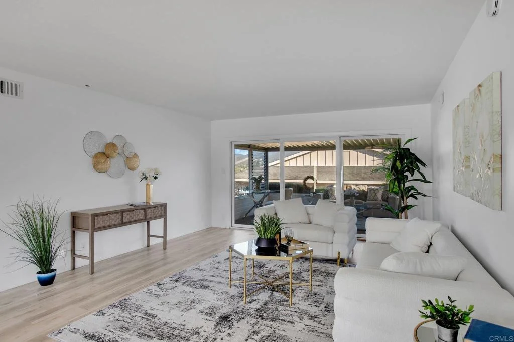 Photo of 959 La Tierra Drive
