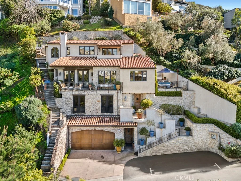 Photo of 2100 Crestview Drive