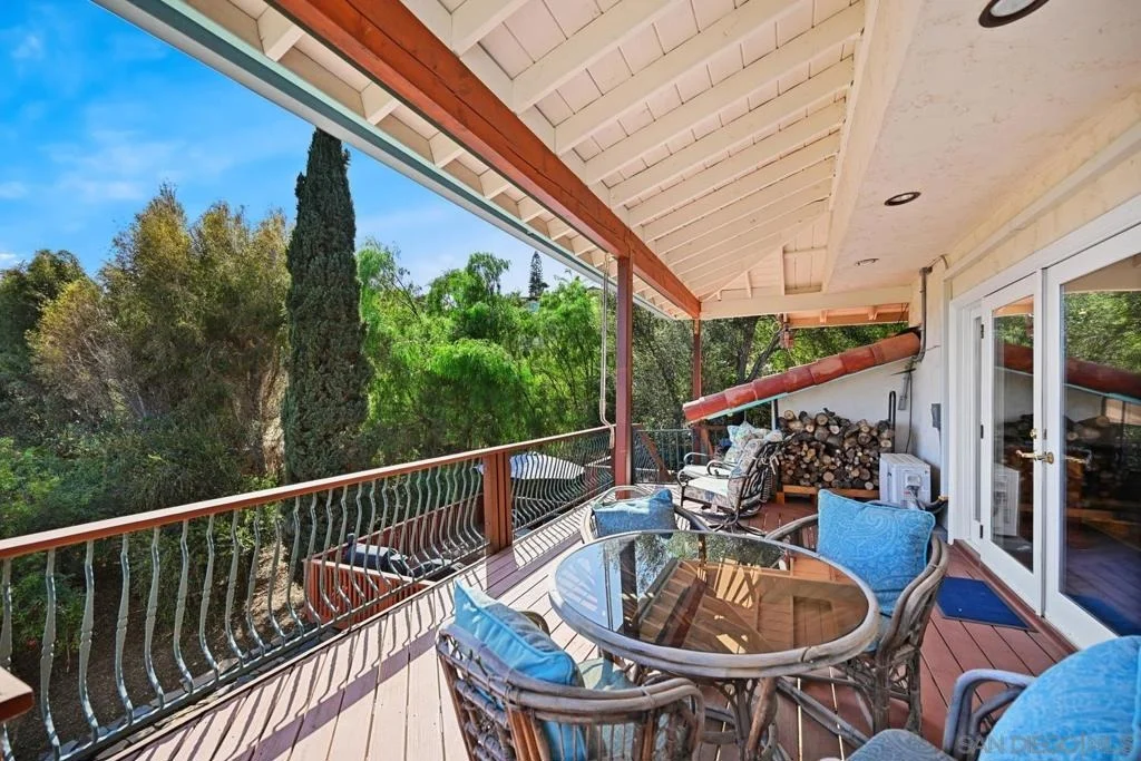 Photo of 4488 La Canada