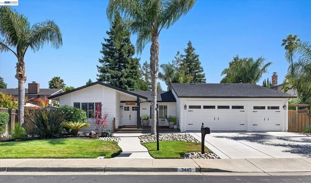 Photo of 3445 Claridge Dr
