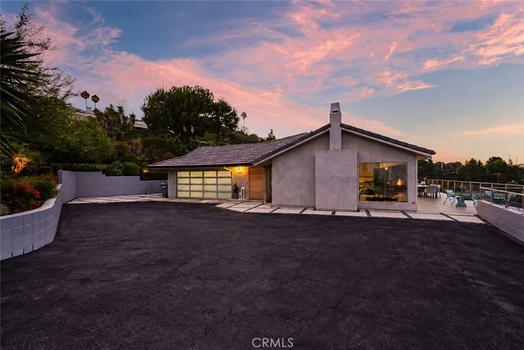 Photo of 2886 Crownview