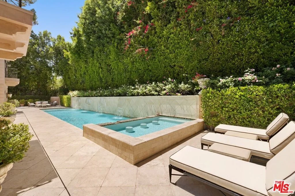 Photo of 9541 Sunset Boulevard