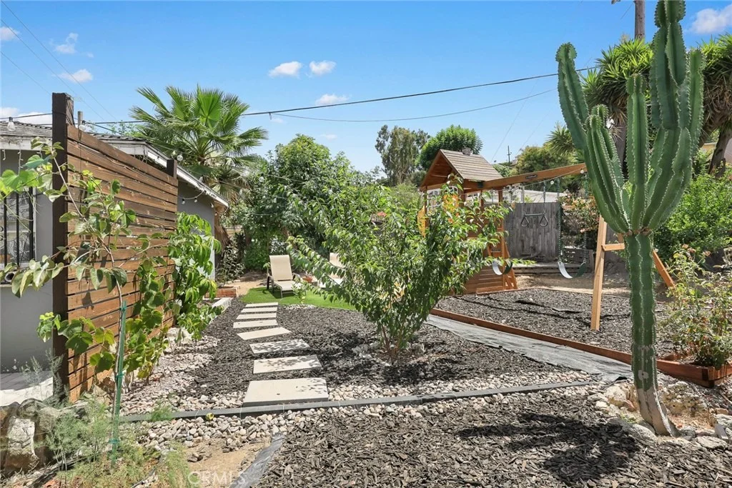 Photo of 2500 Carlos St