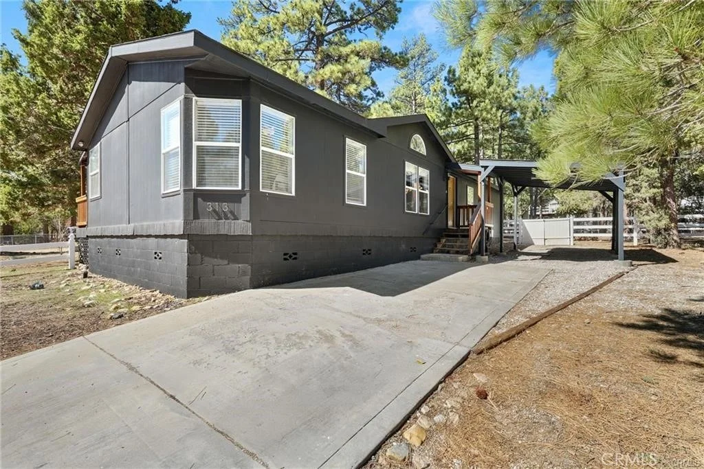 Photo of 313 Brewer Way
