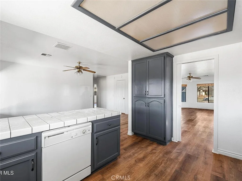 Photo of 736 E Avenue J6