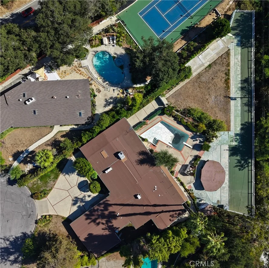 Photo of 595 Rim Road