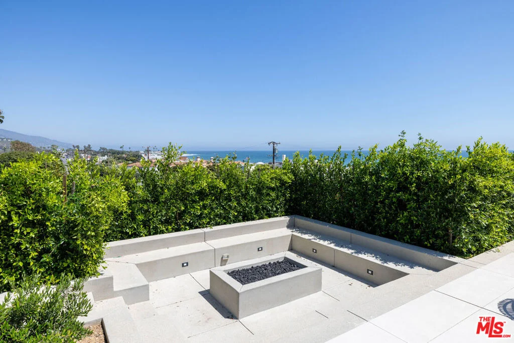 Photo of 23917 Malibu Road