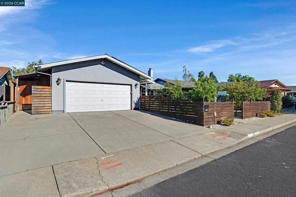 Photo of 335 Lakeside Ct