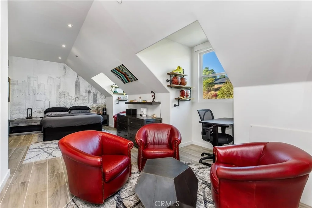 Photo of 207 SADDLEBOW Road