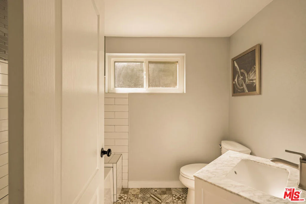 Photo of 1664 Gladys Drive