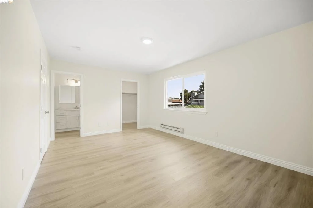 Photo of 385 CALIENTE CIR