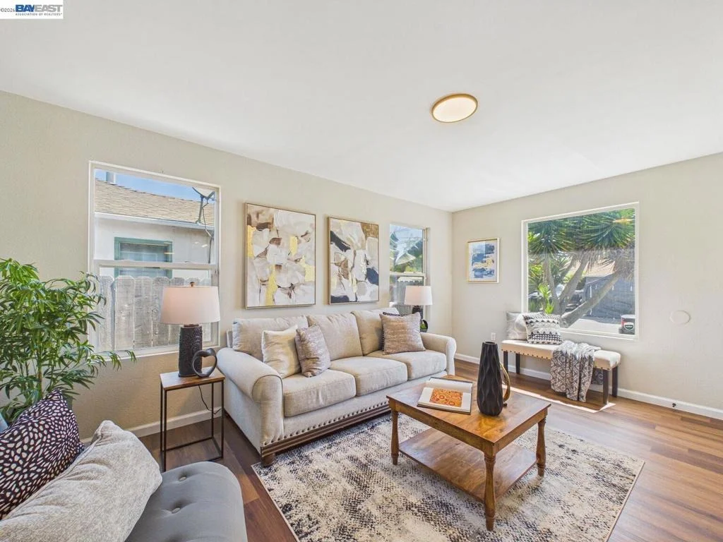 Photo of 2609 Macarthur Ave