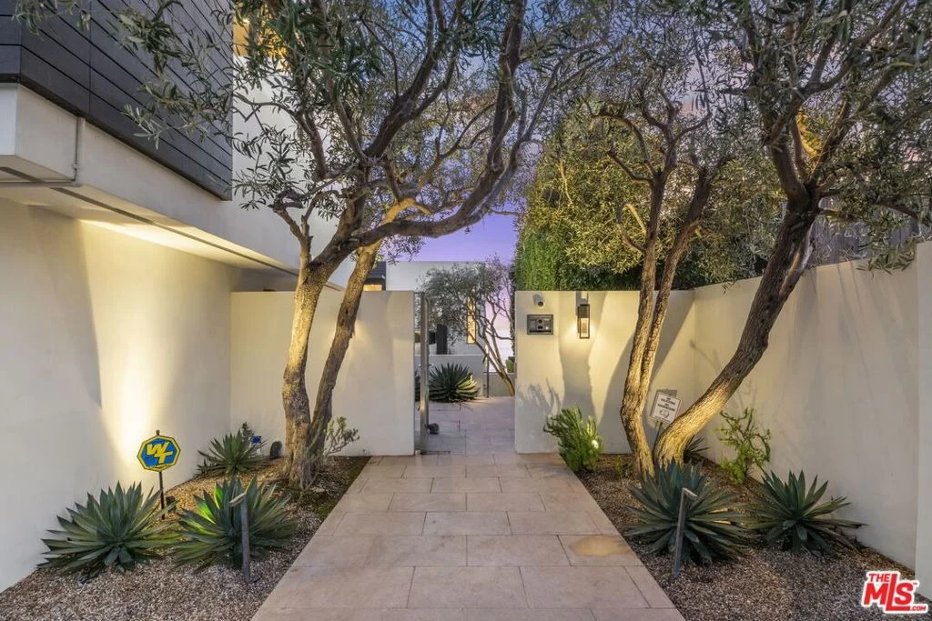 Photo of 24146 Malibu Road