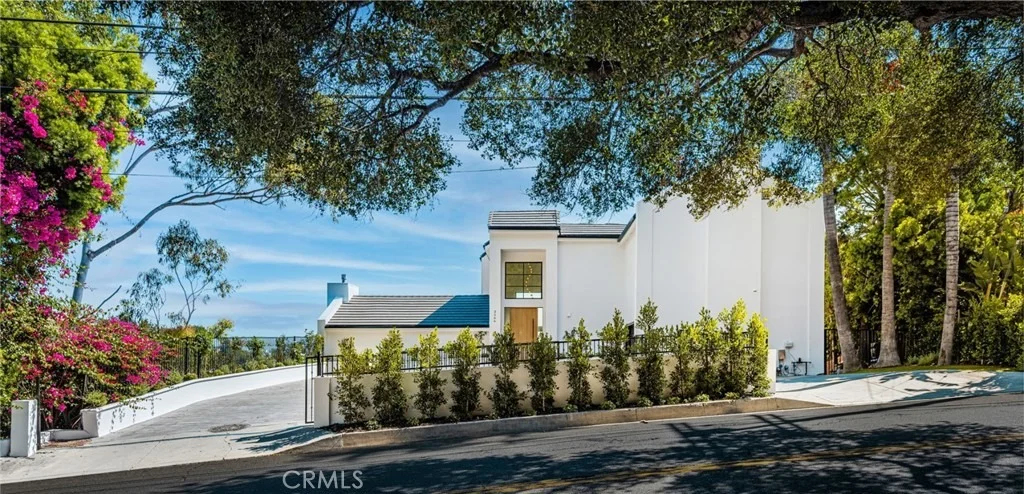 Photo of 3566 Beverly Glen