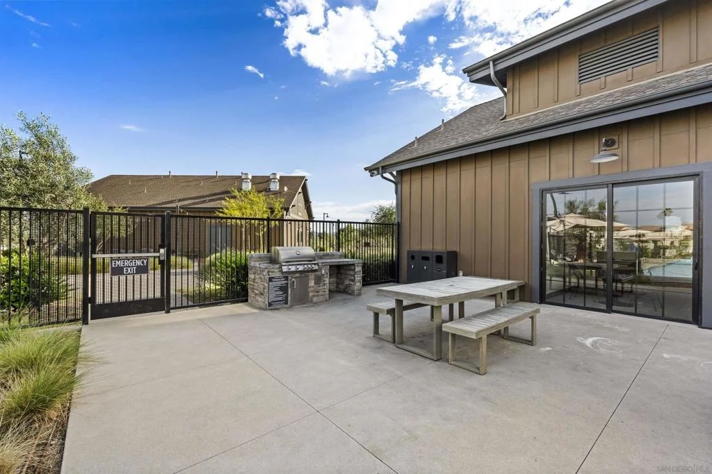 Photo of 1187 Barry Pl
