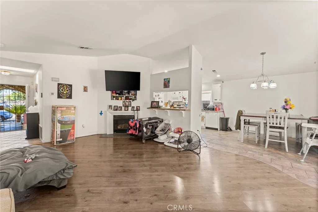 Photo of 955 Peacock Dr