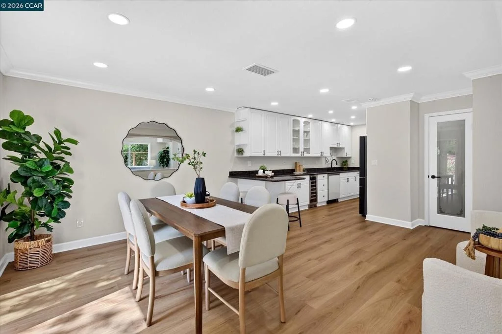 Photo of 584 Mission Pl