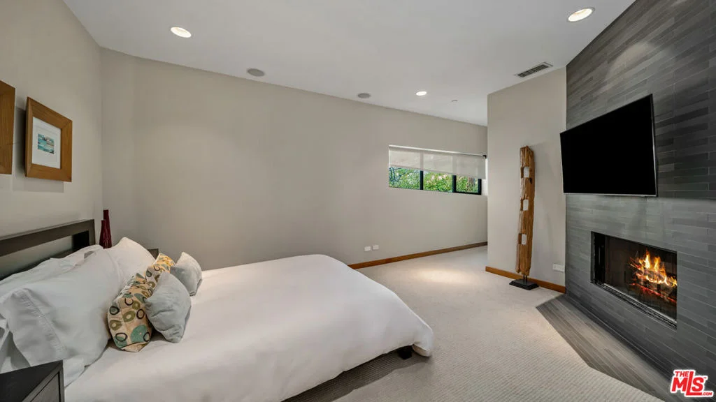 Photo of 25250 Malibu Road