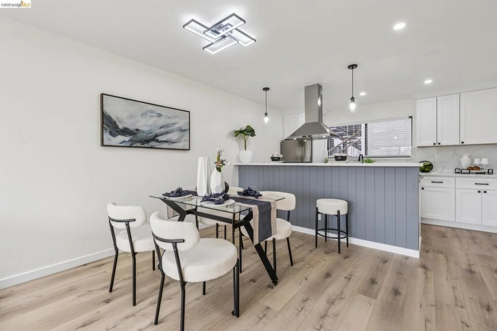 Photo of Unit 207 at 7 Embarcadero West