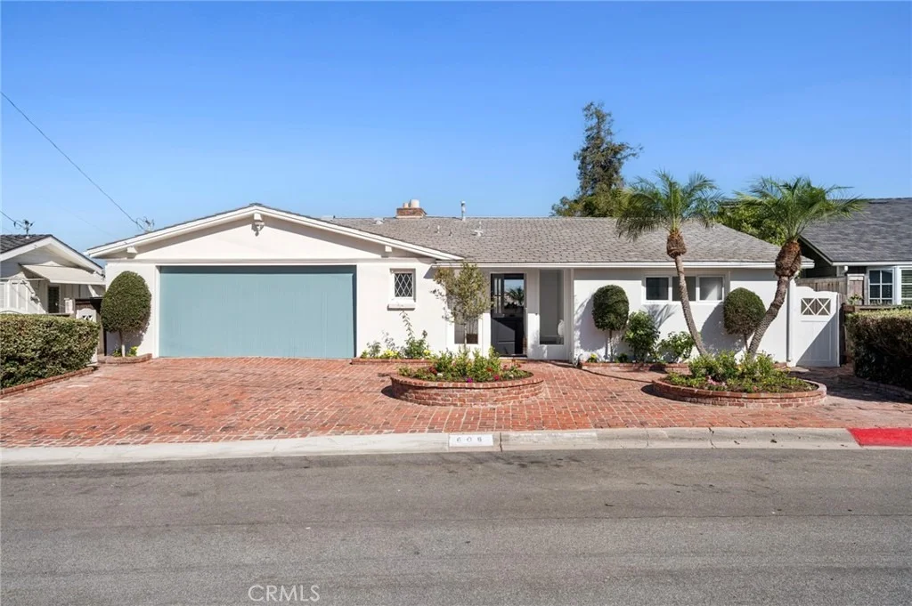 Photo of 608 Saint James Place