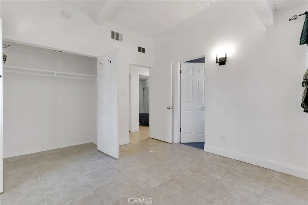 Photo of 18027 Hatton Street