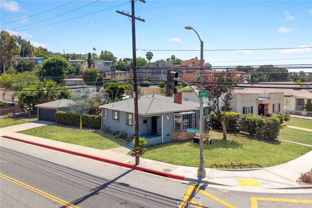 Photo of 2500 Carlos St