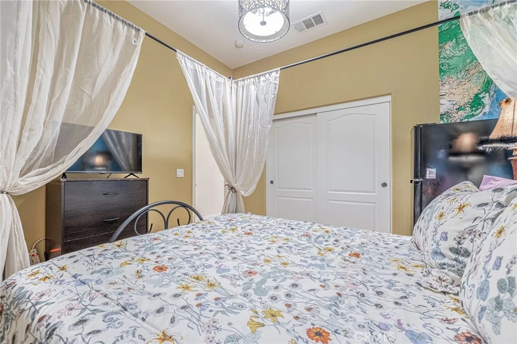 Photo of 33442 Desert Road