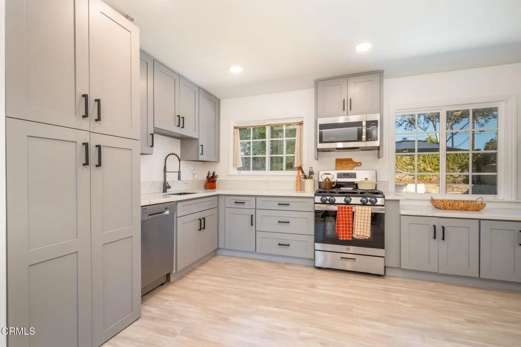 Photo of 894 Barton Avenue
