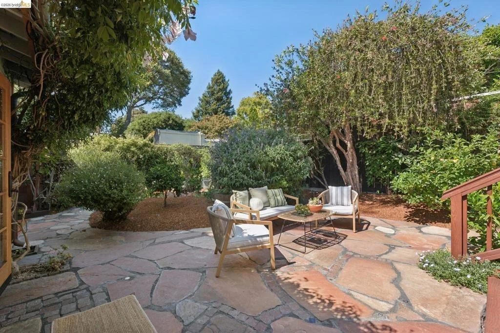Photo of 1645 Capistrano Ave