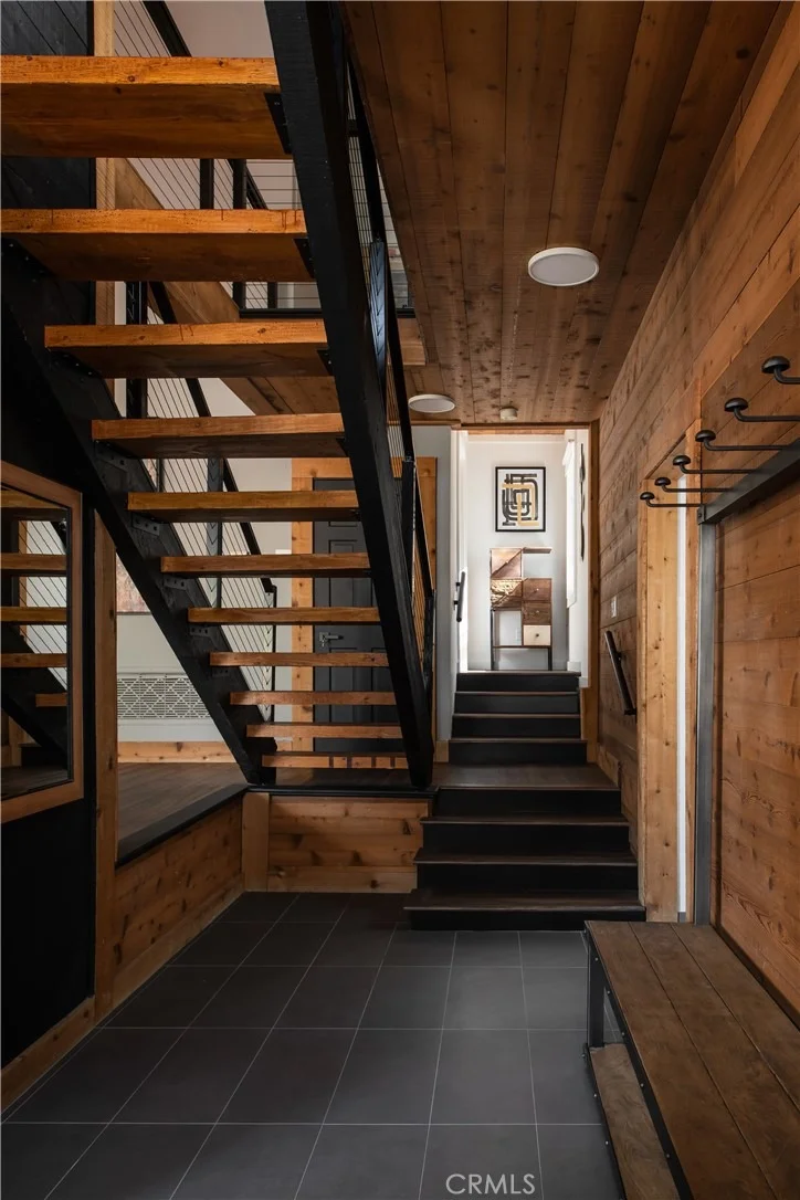 Photo of 1037 Beaver