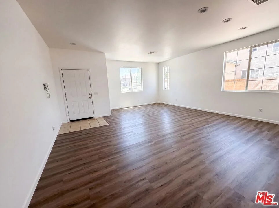 Photo of 3147 W Lingard Street
