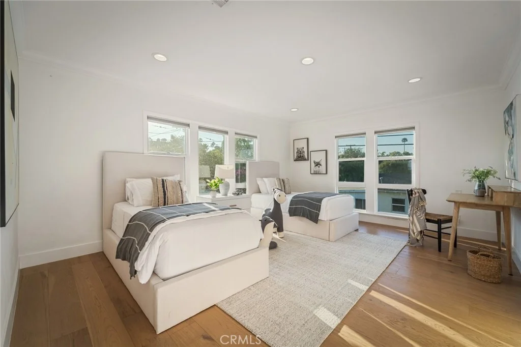 Photo of 5115 West Boulevard