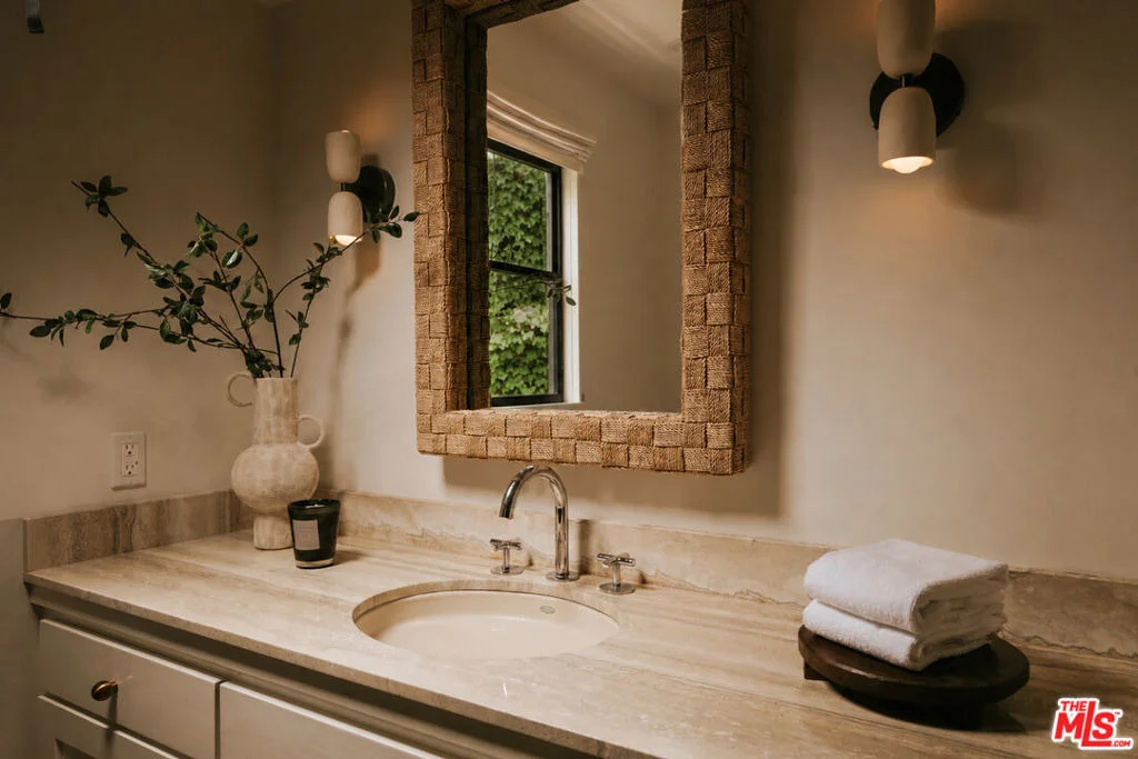 Photo of 588 Dryad Road