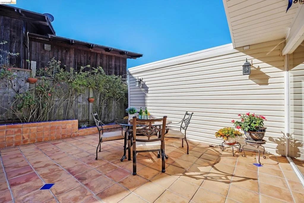 Photo of 2864 Shasta Rd