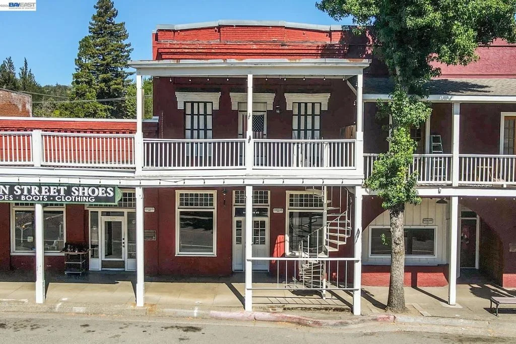 Photo of 525 Main St.