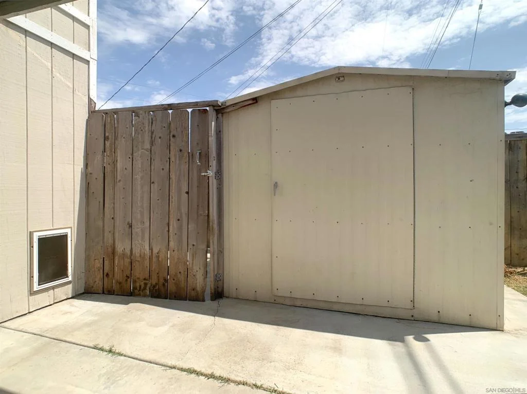 Photo of 386 90 Richardson Ave