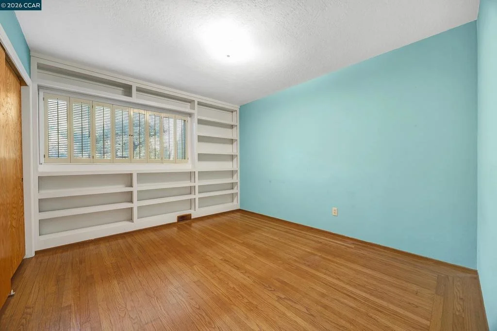 Photo of 557 Summit Dr