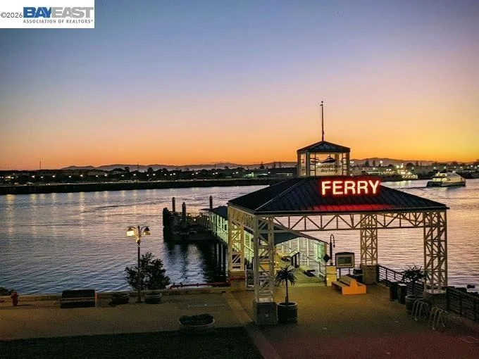 Photo of Unit 312 at 7 Embarcadero