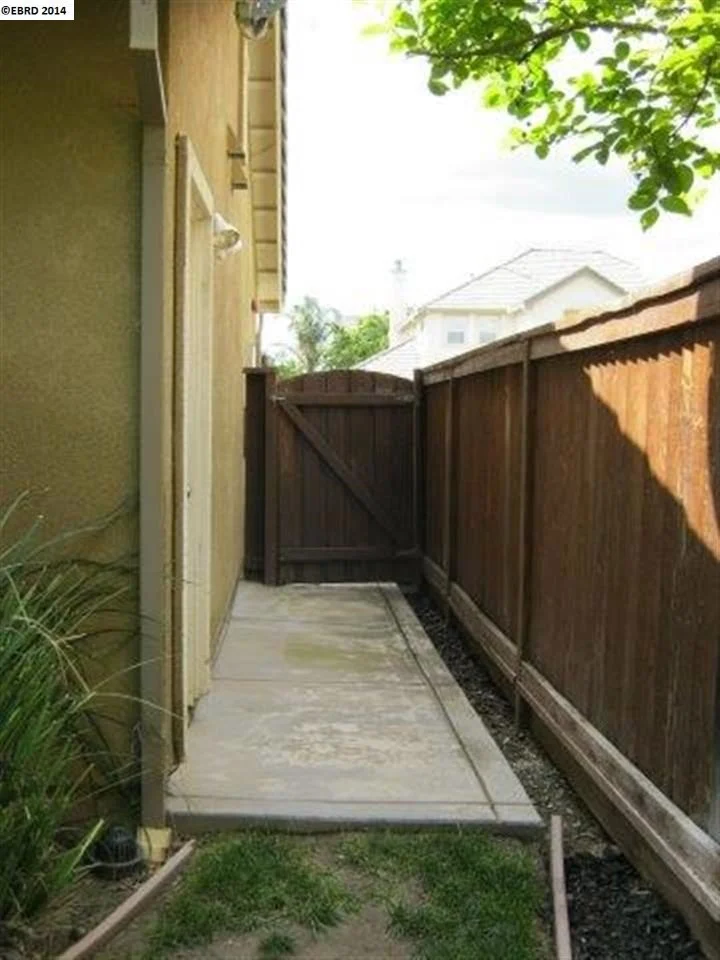 Photo of 564 YOUNG DR