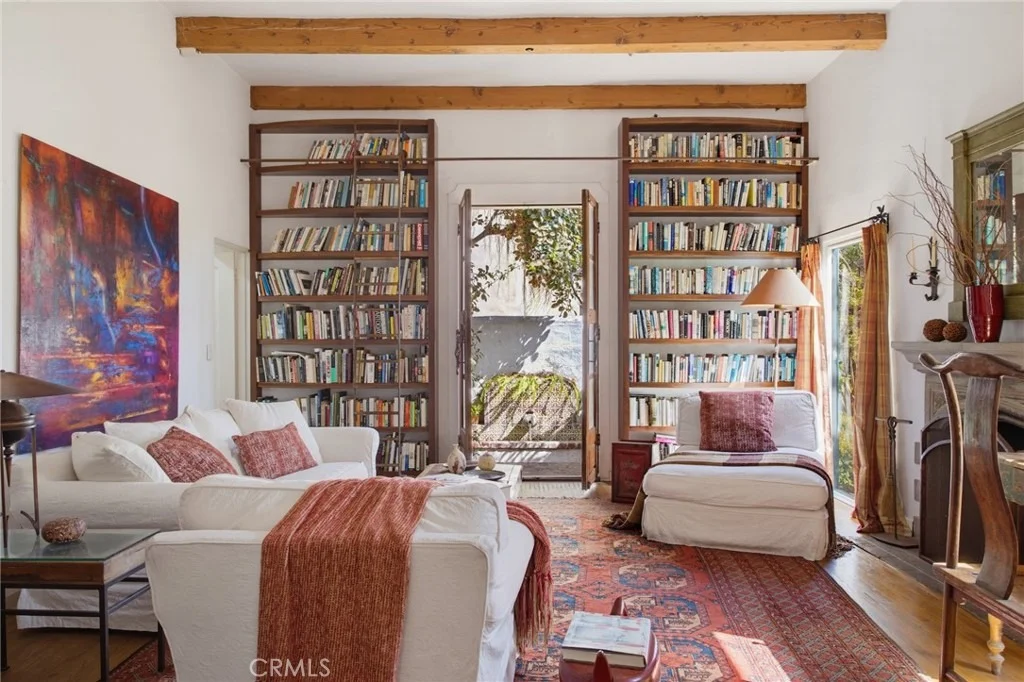 Photo of 2243 Cloverfield Boulevard