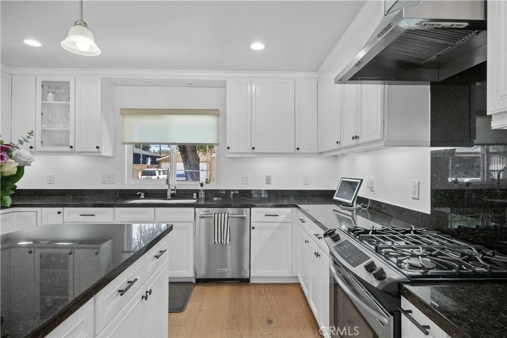 Photo of 3775 Charlemagne Avenue